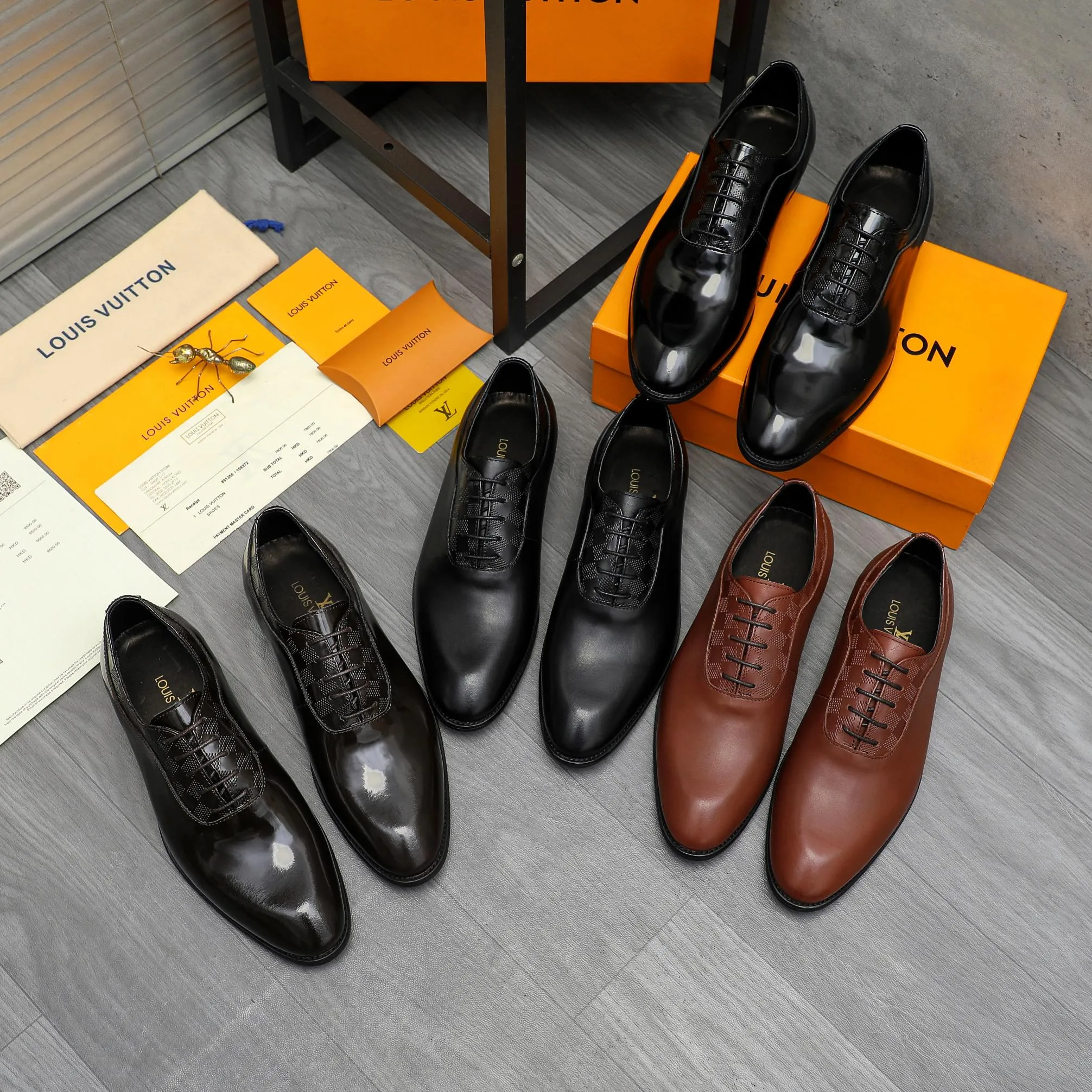 Men's shoes 💰p460 Product trademark: LV (Louis Vuitton) business lace-up leather shoes True size: 39-44 Product material: Selected lacquered cowhide stitching with classic plaid embossed upper, cowhide lining, original rubber outsole